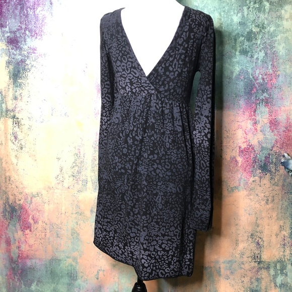 📌 Hurley Black Dress with Deep V-Neckline Front and Back - Picture 2 of 8